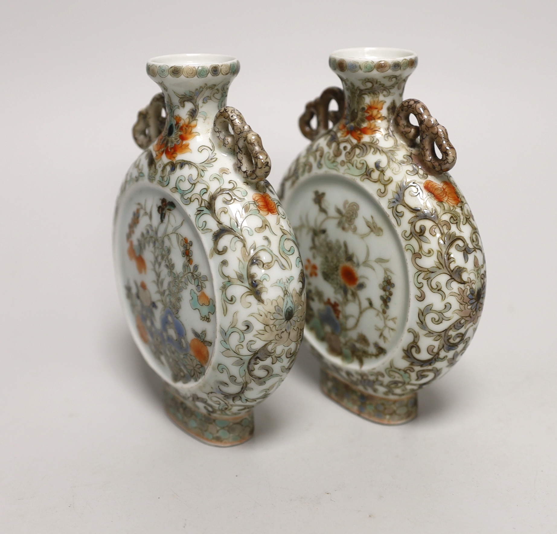 A pair of Chinese enamelled porcelain moonflasks, 13.5cm